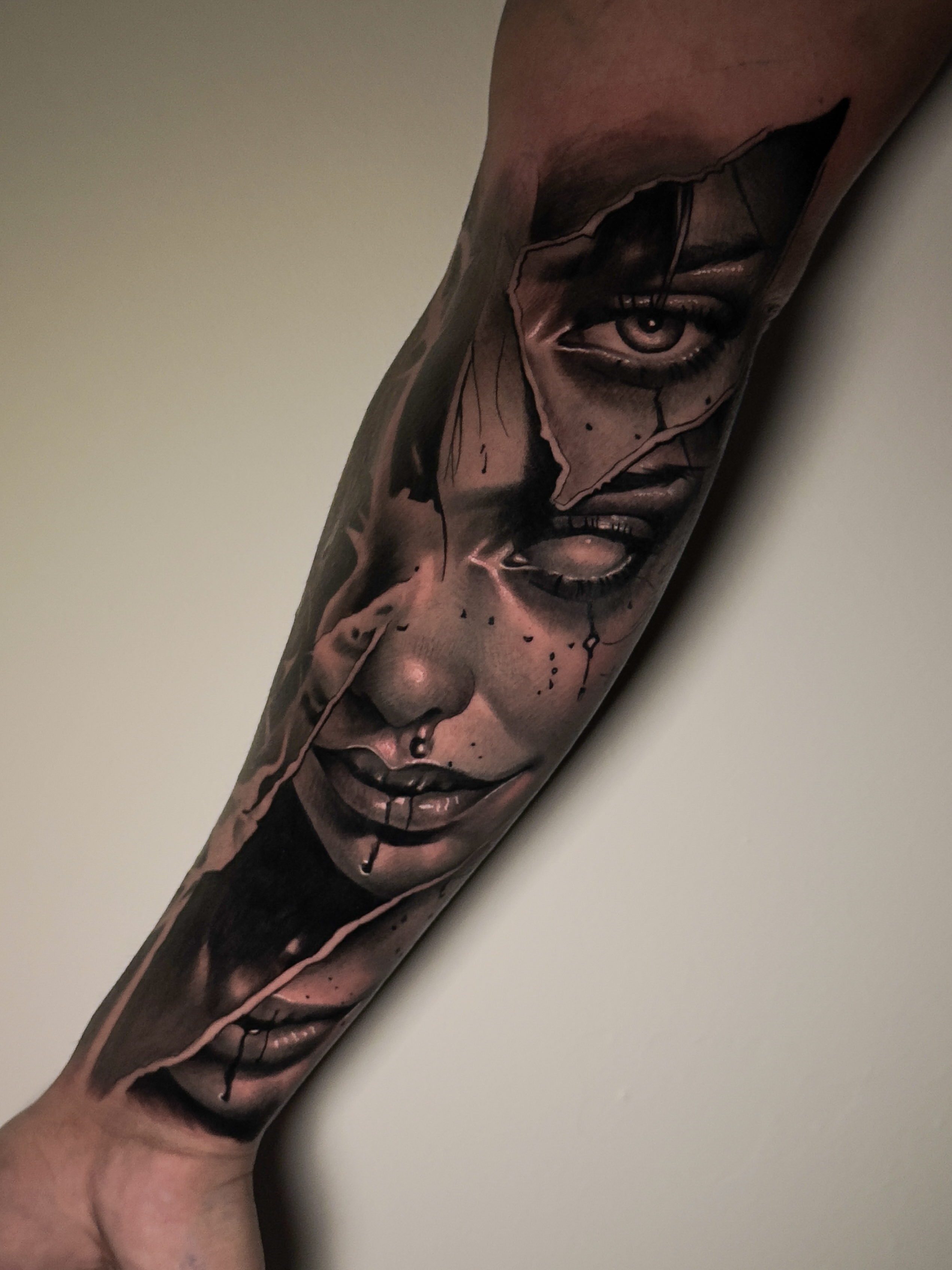 Color realism tattoo by Arnold Camargo at Diroka Tattoo Studio